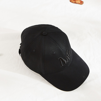 La tela cruzada de algodón en blanco del modelo bordó color negro de las gorras de béisbol