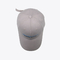 La gorra de béisbol blanca del panel del algodón 6 reforzó costuras con el logotipo de encargo del bordado