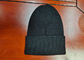 Etiquetas privadas del invierno del punto de la gorrita tejida del color puro llano unisex de los sombreros