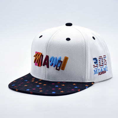 Nueva moda Hip Hop Deporte al aire libre 3d Puff Snapback Cap Logotipo bordado Personalizado de alta calidad Hombres Mujeres Snapback de borde plano