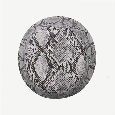 Sombrero de cuero los 58cm gris unisex del cubo de la PU con el logotipo del metal del oro