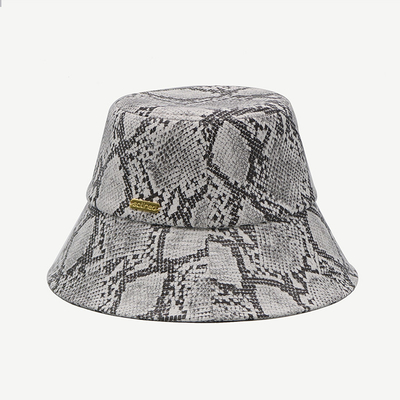 Sombrero de cuero los 58cm gris unisex del cubo de la PU con el logotipo del metal del oro
