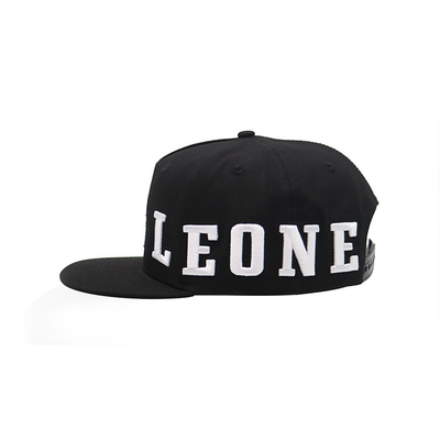 Sombrero plano negro del Snapback del visera de la alta durabilidad con el logotipo bordado