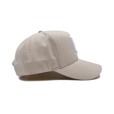La muñequera del algodón bordó las gorras de béisbol con forma curvada de la insignia del metal
