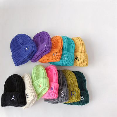 punto Beanie Hats del invierno 100pcs/Carton con bordado/el modelo en blanco