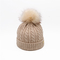 Beanie Hats Fur Pom para los casquillos femeninos hechos punto moda del modelo de la torsión del sombrero del invierno de las mujeres