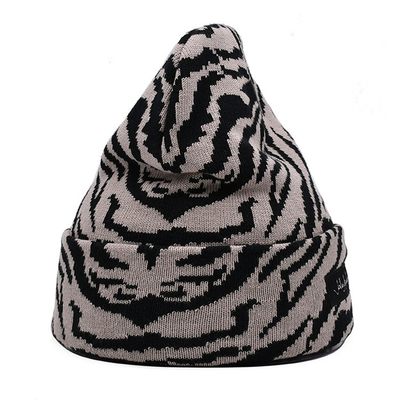 Gorro de punto de fábrica de 20 años bordado de tela común/patrón en blanco