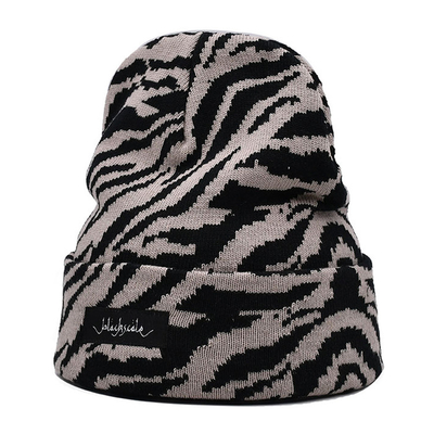 Gorro de punto de fábrica de 20 años bordado de tela común/patrón en blanco