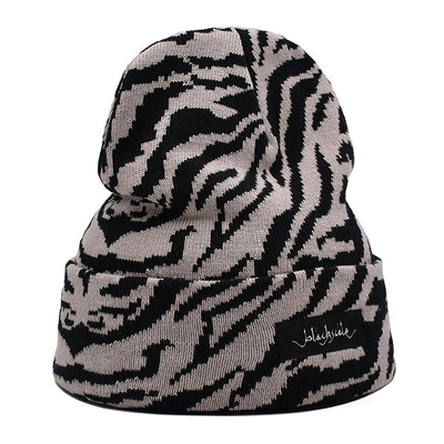 Gorro de punto de fábrica de 20 años bordado de tela común/patrón en blanco