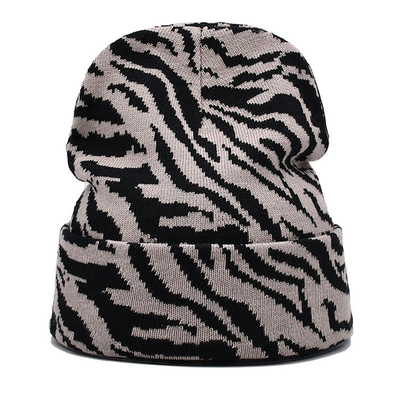 Gorro de punto de fábrica de 20 años bordado de tela común/patrón en blanco