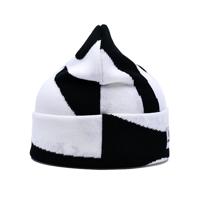 Patrón de bordado Sombreros con gorro personalizados para la temporada de invierno y confort