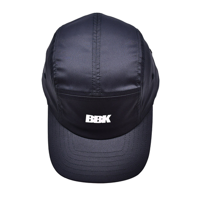 Contraste de costura de la gorra del camper con el perfil medio bajo de la altura de la corona