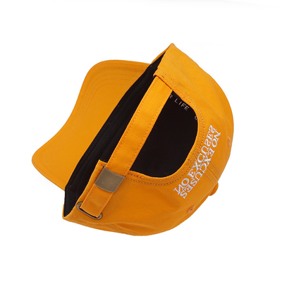 Capa de béisbol con perfiles de visor curvado de correa ajustable con costuras de color de tela coordinadas