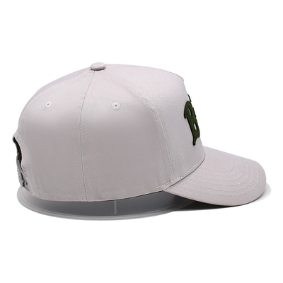 Visor curvo con tapa de béisbol de cinco paneles con costuras para combinar el color de la tela con el parche fijado