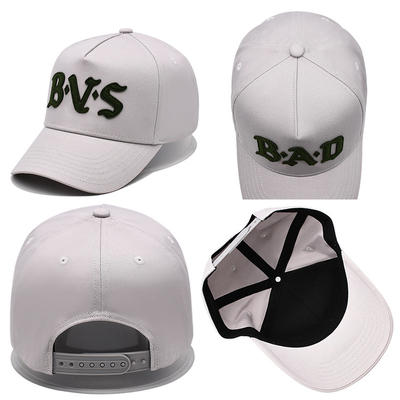 Visor curvo con tapa de béisbol de cinco paneles con costuras para combinar el color de la tela con el parche fijado