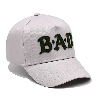 Visor curvo con tapa de béisbol de cinco paneles con costuras para combinar el color de la tela con el parche fijado
