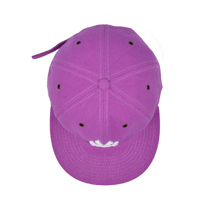 Sombrero rosa de borde plano con cierre de tela propia y logotipo bordado en 3D