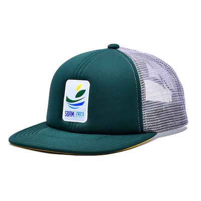 Esponja personalizada confortable 6 paneles visor plano construido gorra de camionero con parche de bordado