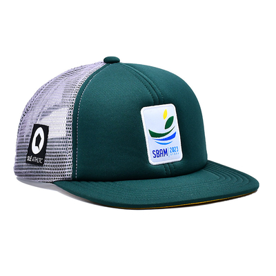 Esponja personalizada confortable 6 paneles visor plano construido gorra de camionero con parche de bordado