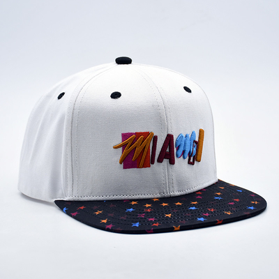 Nueva moda Hip Hop Deporte al aire libre 3d Puff Snapback Cap Logotipo bordado Personalizado de alta calidad Hombres Mujeres Snapback de borde plano