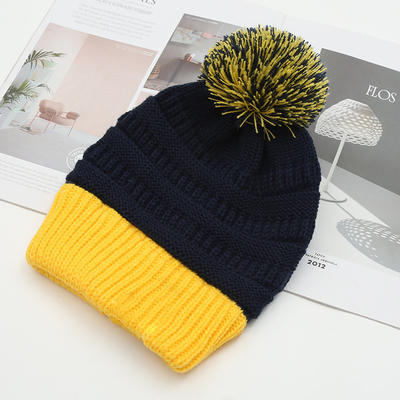 Sombrero de Invierno de Otoño que coincide con los gorros de punto Skully Moderno Caliente con Pompom Piel Pom Pom Pom Para Mujeres Gorro de moda de doble color