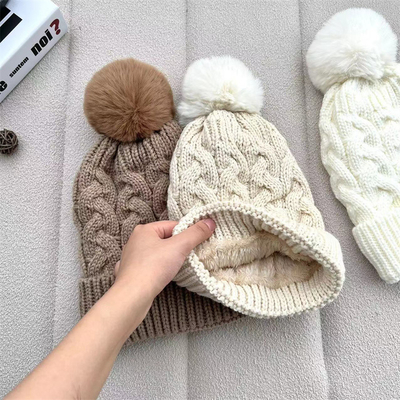 Impresión personalizada en todas partes Botas de invierno cálidas de pescador Botas de costilla de algodón de punto Pom Pom Hat