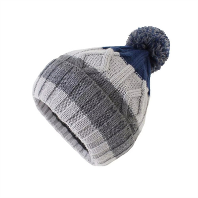Un cálido sombrero de invierno para adultos