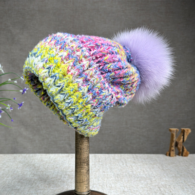 2024 Sombrero nuevo Mujeres Sombrero de punto de cachemira de otoño/invierno de piel de zorro Sombrero de pompa Sombrero de borde rizado Sombrero de oreja de protección de color