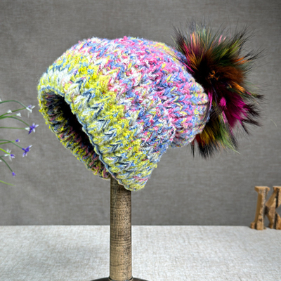 2024 Sombrero nuevo Mujeres Sombrero de punto de cachemira de otoño/invierno de piel de zorro Sombrero de pompa Sombrero de borde rizado Sombrero de oreja de protección de color