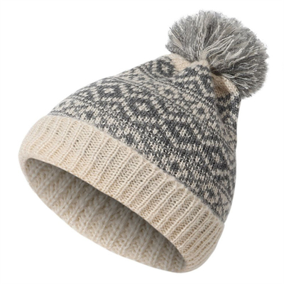 Marca de Invierno Peluda Femenina Pom Pom Caps Brinquedos de Niña Brinquedos de Niña Brinquedos de Mujeres Escuderos Brinquedos