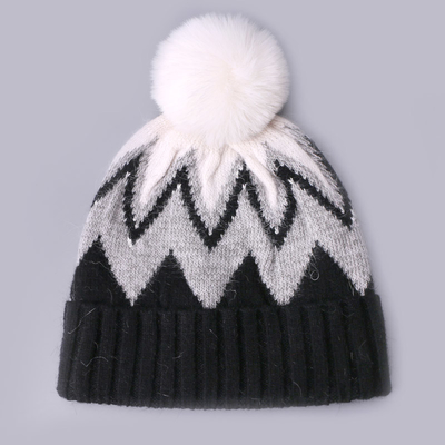 Capuchas bordadas a medida de invierno de punto con rayas con patrón de calentamiento suave Pompom Puff Print Manufacturer