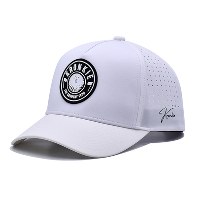 Gorra deportiva Dad Hat de rendimiento deportivo con logotipo de PVC de goma de 5 paneles personalizados por el fabricante, orificios cortados con láser y perforados, resistente al agua, resistente a los rayos UV, color blanco