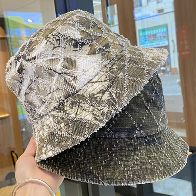 Nueva venta de primavera y otoño, sombrero de cubo personalizado con bordado de mezclilla deshilachada y parte superior plana, bordado a cuadros Suquin, sombrero de pescador con logotipo bordado