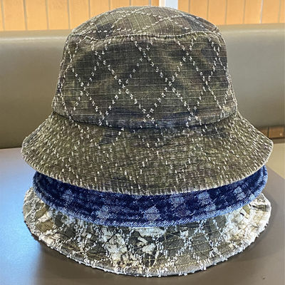 Nueva venta de primavera y otoño, sombrero de cubo personalizado con bordado de mezclilla deshilachada y parte superior plana, bordado a cuadros Suquin, sombrero de pescador con logotipo bordado