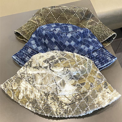 Nueva venta de primavera y otoño, sombrero de cubo personalizado con bordado de mezclilla deshilachada y parte superior plana, bordado a cuadros Suquin, sombrero de pescador con logotipo bordado