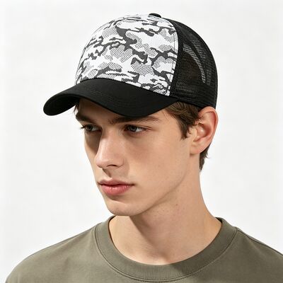 Gorra de camionero de perfil alto, diseño de malla transpirable con cierre ajustable, perfecta para actividades al aire libre y en interiores durante todas las estaciones.