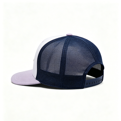 Gorra Trucker de 6 paneles con banda para el sudor de algodón, cierre trasero de plástico y forma construida para mayor comodidad y durabilidad.