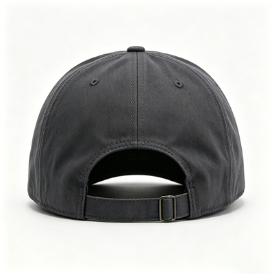 Gorro deportivo ligero y transpirable con correa ajustable para actividades al aire libre